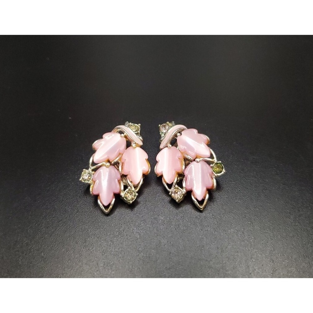 Vintage Faux Pink Tiger's Eye Leaf Shaped Clip On Earrings In Silvertone Setting